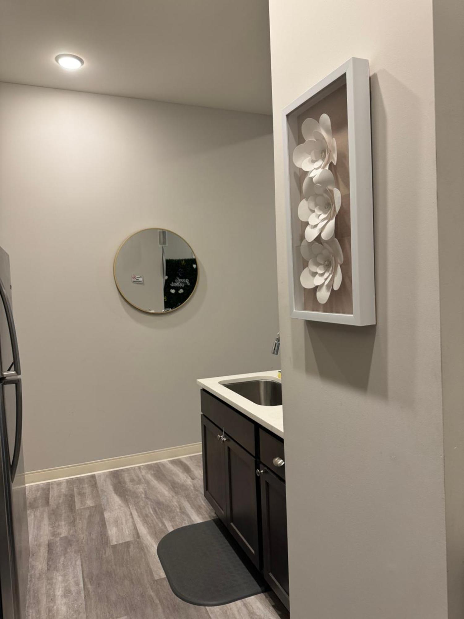 Beautiful Condo/Rooftop Patio With Free Parking كليفلاند المظهر الخارجي الصورة